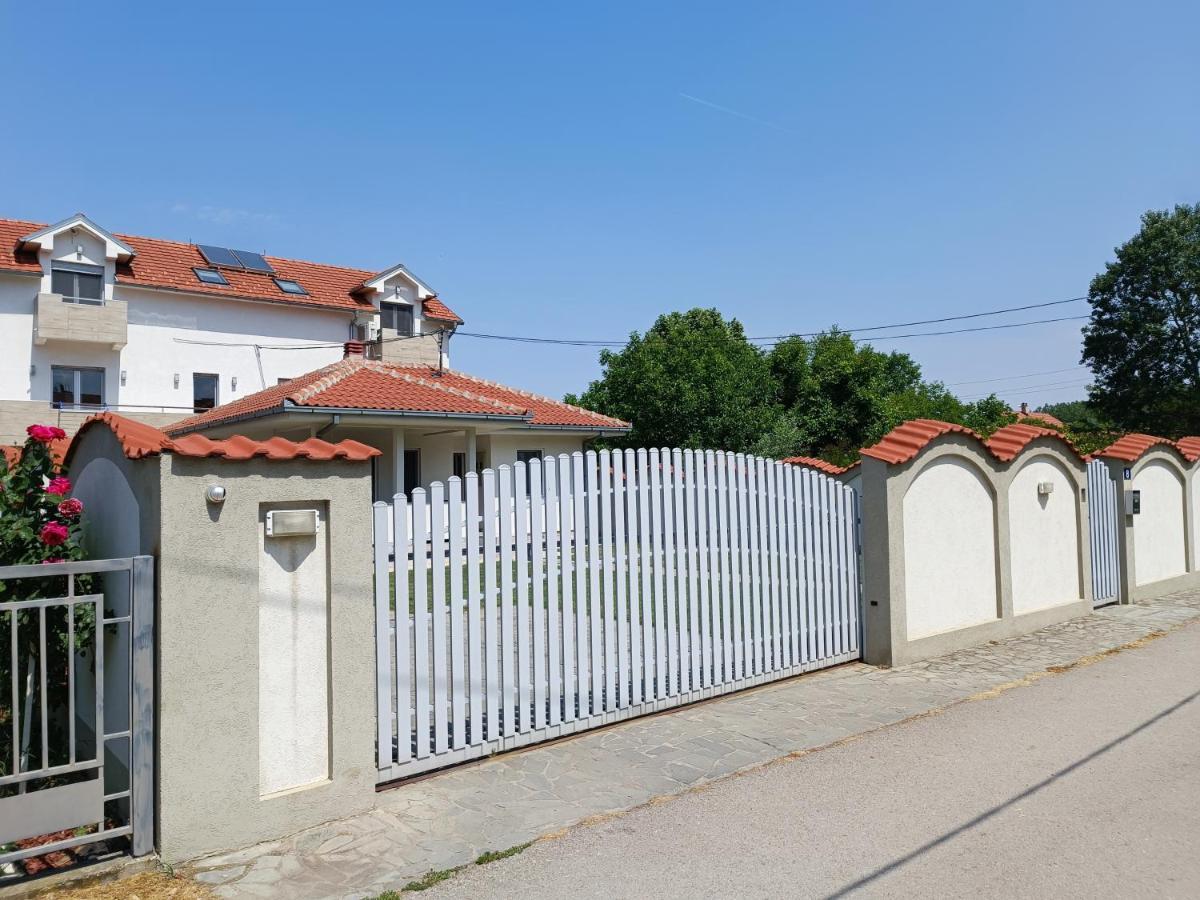 Serbian Home With Garden Krnjaca Exteriér fotografie